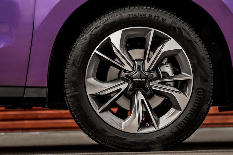 17-inch Aluminium Wheels